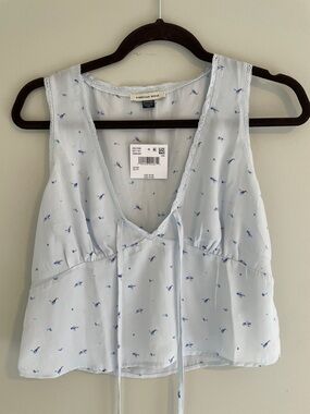 American Eagle Outfitters Light Blue Floral Print V-Neck Crop Top